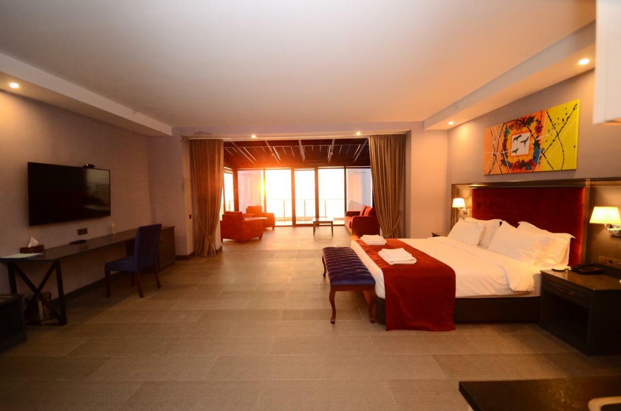 Batumi Palm Hotel Екстер'єр фото