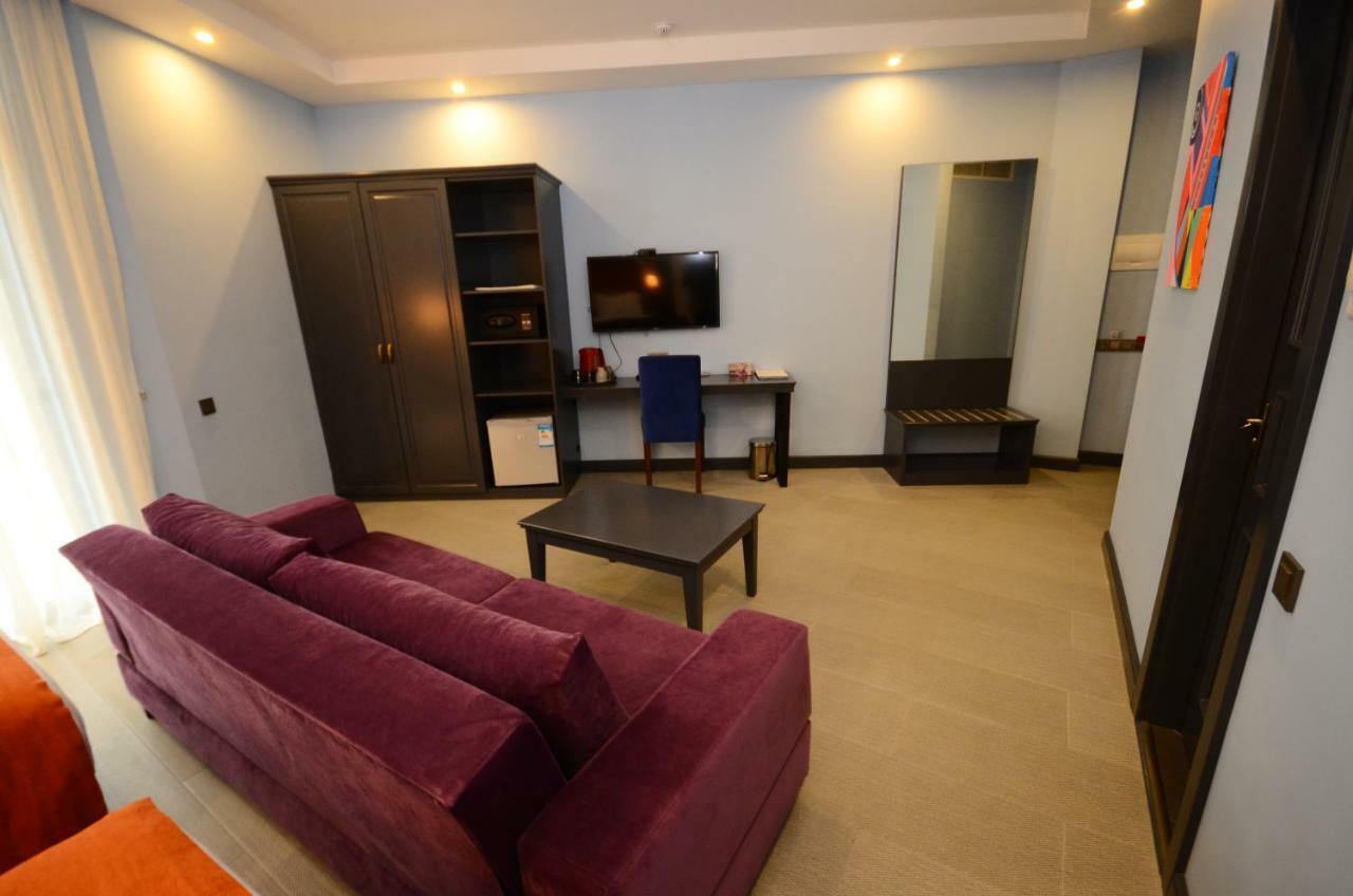 Batumi Palm Hotel Екстер'єр фото