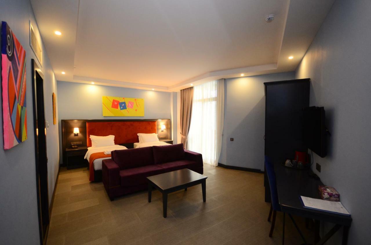 Batumi Palm Hotel Екстер'єр фото