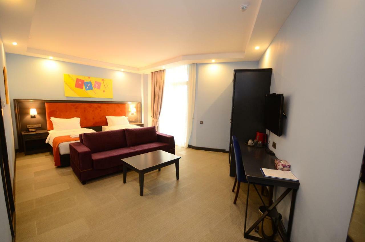 Batumi Palm Hotel Екстер'єр фото